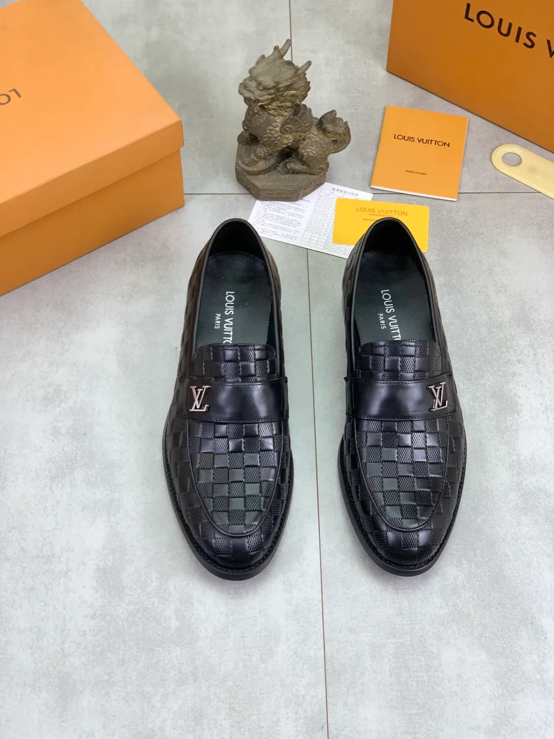 Men's Men's Shoes 💰P420 [New Style] 💰Yangli💎💎💎[Louis Vuitton] LV high-end men's formal business leather shoes, original order 1:1! Original imported calfskin, original metal buckle, imported sheepskin lining for feet, original outsole, men's shoe size: 39-45 (38.46 customized) black optional